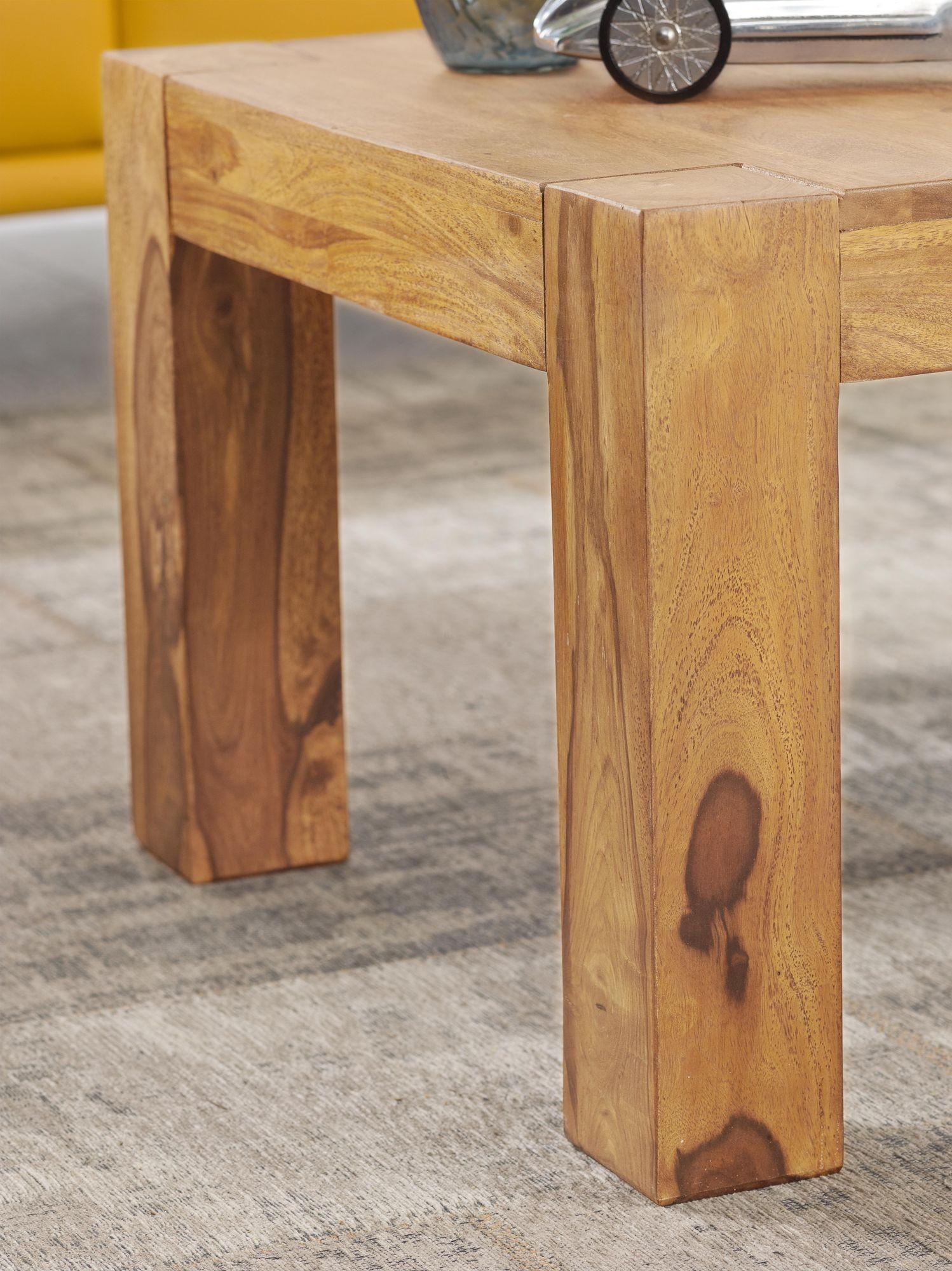 Couchtisch Massiv-Holz Akazie 60 cm breit Wohnzimmer-Tisch ...